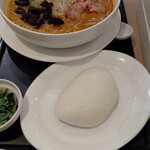 デニーズ - 前進した方なのですよね。最初は民間の方々にのみ調査を依頼していて、出来ればそちらで済ませたかったのですが、Kの方々だからこそ動いたのでしょう。　年末のカオスな日々に　安息を　もたらす包子デニーズで食む