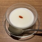 中国薬膳料理 星福 - 杏仁豆腐