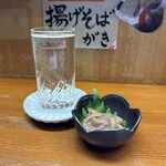 旬菜郷土料理 一隆 - 塩辛と日本酒の相性は最高