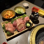 厚切り牛タン 焼肉一心たん助 - 