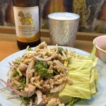 タイ屋台999 - こちらは過去に食べたラープガイと、シンハービール