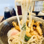 踊るうどん - まいたけ天温玉ぶっかけ アップ