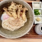 踊るうどん - まいたけ天温玉ぶっかけ