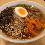 手のべ冷麺専門店 六盛 - 料理写真:きくらげ冷麺(*´・ω-)b