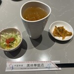 美林華飯店 - サラダ ザーサイ 烏龍茶