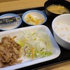 마츠야 히로시마 에비스초점 - 得朝牛皿定食(税込400円)
                ①牛肉(米国・カナダ産)&玉葱(中国・国産)、野菜サラダ(千切り甘藍&千切り紫甘藍&針人参&萵苣)②白ご飯【小】(国産)③お味噌汁④お漬け物(浅漬け白菜)⑤味付海苔