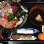 すしごはん 馬ん場 - 海鮮すし丼大盛り（上方から）