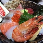 すし・ごはん 馬ん場 - 海鮮すし丼大盛り（アップ）
