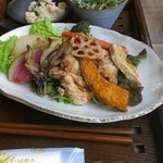 ルームカフェ - メインの鶏の唐揚げゆずソースかけ