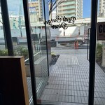 REDS' BURGER DINER - お店側から外