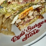 REDS' BURGER DINER - TERIYAKI EGG CHICKEN SAND 中身