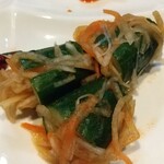 肉料理 村長さん - キムチ盛り合わせのキュウリ