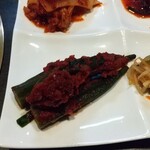 肉料理 村長さん - キムチ盛り合わせのオクラ