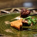 鉄板焼 雅 - フォアグラのソテー　香辛の甘味と金箔ソースを添えて