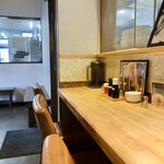 三河ラーメン 日本晴れ - カウンター席