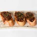 鍛冶屋 文蔵 - 牛すじデミグラスのブルスケッタ