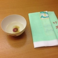 京懐石 美濃吉 竹茂楼 ホテル阪急インターナショナル店 - まずは昆布茶、グルメ懐石の始まりです