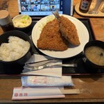 吉池食堂 - あじフライ定食　税込1,300円
                                
                                を、タルタルソースと付け合わせ野菜のごまドレッシングなしでお願いして注文しました。