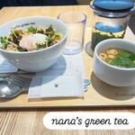 ナナズグリーンティー - 料理写真:鶏そぼろどんぶり　わらび餅、宇治煎茶