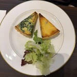 ル スフレ - ランチセットのキッシュ　ほうれん草ときのこ