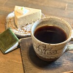 カフェ ケシパール - ◆ チーズケーキとのマリアージュ 1,230円/税込
・キャラメルのクリームレアチーズ
・マンデリン"オナンガンジャン"カルドン エステート