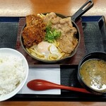 からやま - 料理写真:特選醤油からあげのすき焼き盛り定食　1045円