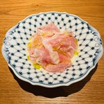 両忘 - アミューズ的な生ハムのコンソメ。生ハム大好き泡と合う！贅沢なスープみたい！