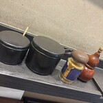小諸そば - 卓上いろいろ。