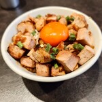 らーめん飛粋 - マキシマムこいたまごの肉玉丼500円