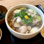 お蕎麦 結 - こちらは、滅多に食べない温かい方の牡蠣蕎麦