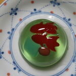 宗家 源吉兆庵 - 泳いでる！