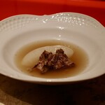 六本木うかい亭 - 冬蕪と牛テールのコンソメ