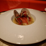 六本木うかい亭 - 金目鯛と蛤 サフラン風味