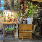 花ト喫茶ネコノコバン - かわいいピアノ