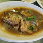 新洪記餃子館 - 魚の煮物