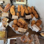 BAKERY LAB KONPAN - 惣菜系のパンのコーナー(´∀｀)