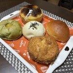 BAKERY LAB KONPAN - どれもこれも、丸いパンばっかりやっ種（笑）
