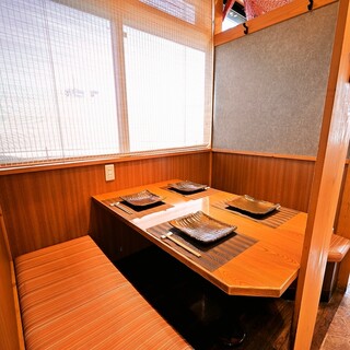 半個室タイプのテーブル席多数！少人数宴会に最適！安心してお食事を楽しめます