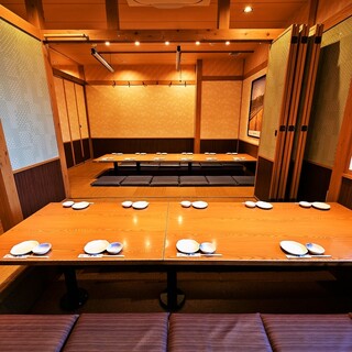 団体様に最適な掘りごたつ式の個室完備！最大90名様までご利用頂けます◎