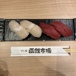 函館市場 - 料理写真:北海道産ホタテ680円　本マグロ赤身580円