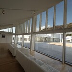 オランジュ・ブルー - いったん　出て向こうの建物にカフェと売店あります