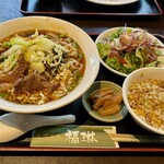 福琳 - 牛肉麺ランチセット1500円麺も日本風に腰があって牛肉にもしっかり味が染みていた。小鉢炒飯が美味しい