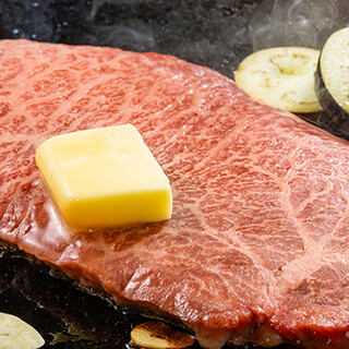 黒毛和牛とラム肉を楽しむ、アツアツ鉄板焼き♪