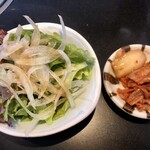 焼肉しゃぶしゃぶ いのうえ - ランチサラダ、キムチ付き