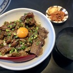 焼肉しゃぶしゃぶ いのうえ - 平日限定、和牛スジ丼　¥1,060-