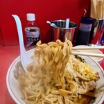 ラーメン二郎 千葉店 - 小ラーメンリフト