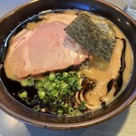 らぁめん 喜乃壺 - 黒真空蕎麦、炭焼きチャーシューと、バラチャーシュー、黒いのはマー油？