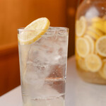 渋谷百舌 - 店舗で漬けている自家製レモンサワー