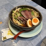 布施 細見商店 - 冷やしブラック　鰹とホタルイカ添え