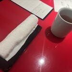 銀座天一 - おしぼりとお茶